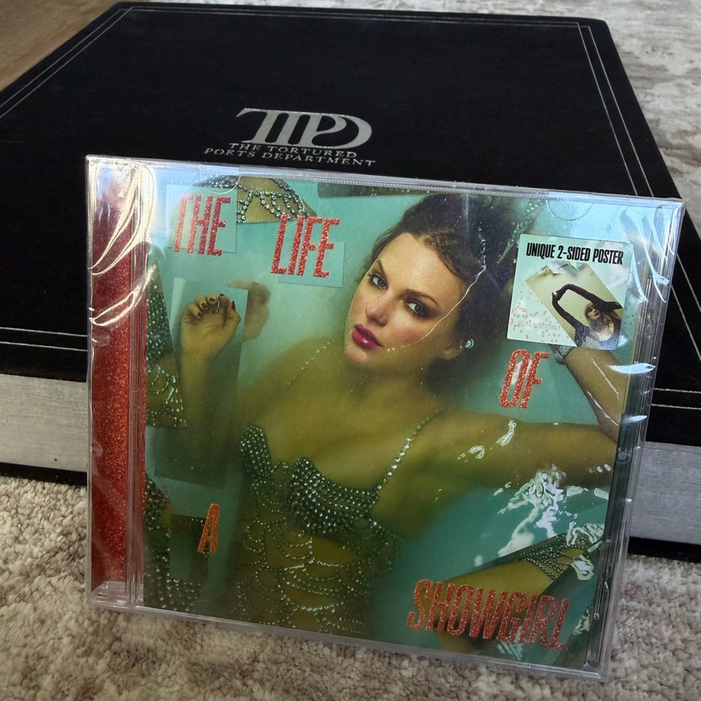Taylor Swift CD The Life of a Showgirl WITH POSTER